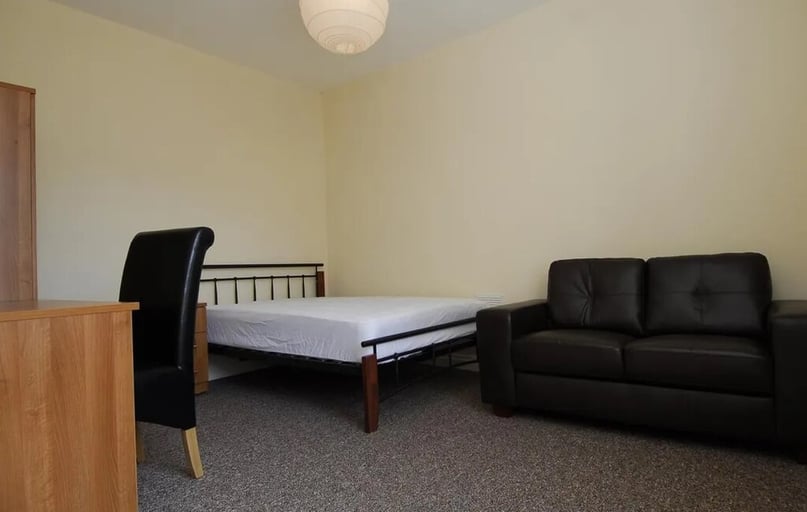 49 North Street (students), Plymouth - Image 1