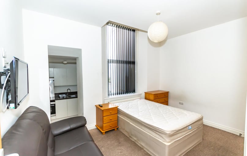 8 Whitefield Terrace Flat 5 (students), Plymouth - Image 1