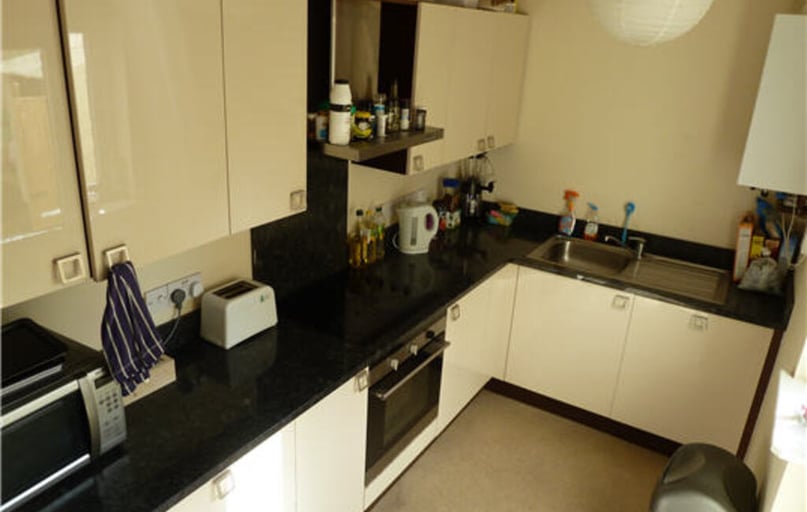 16 Chedworth Street (students), Plymouth - Image 1