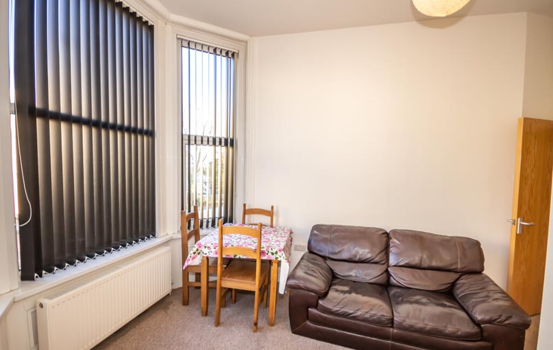 Flat 4, Plymouth - Image 1