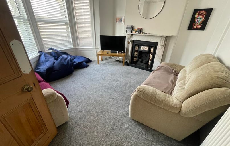 84 Beaumont road (students), Plymouth - Image 1