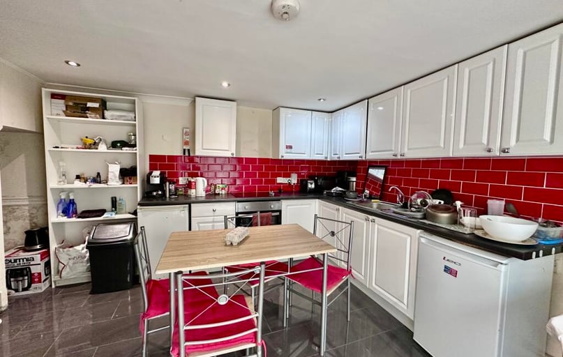 4 Radnor Street (students), Plymouth - Image 1