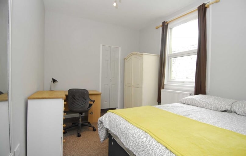 Flat 2, Plymouth - Image 1