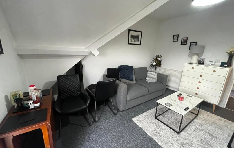 Flat 3, Plymouth - Image 1