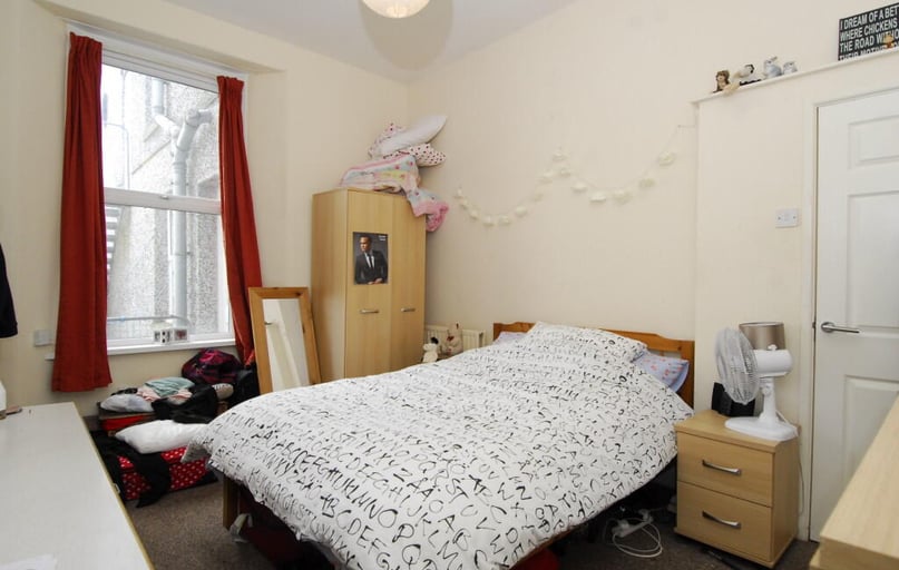 204 North Road West GFF (students), Plymouth - Image 1