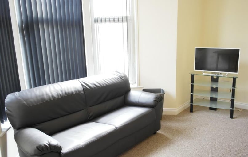 1 Sutherland Road F2 (students), Plymouth - Image 1