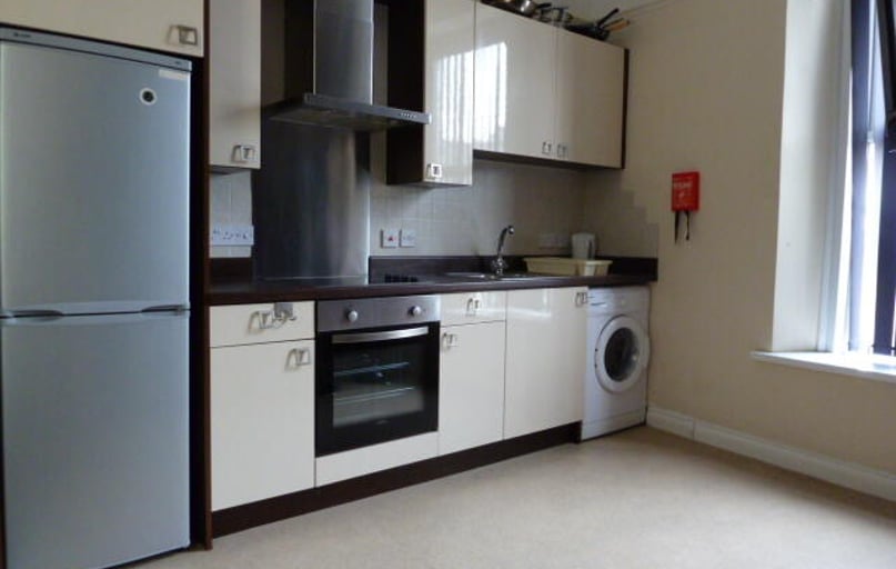 49A Durham Avenue (students), Plymouth - Image 1