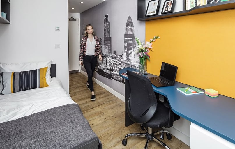 Ensuite Bedroom-Tower Bridge, Tower Bridge, 52 Minories, Tower Hill, London - Image 1