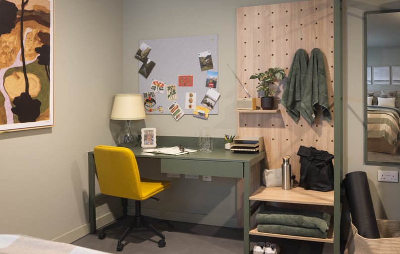 Roomy 1, The Storehouse, Central Road, City Centre, Leeds - Image 1