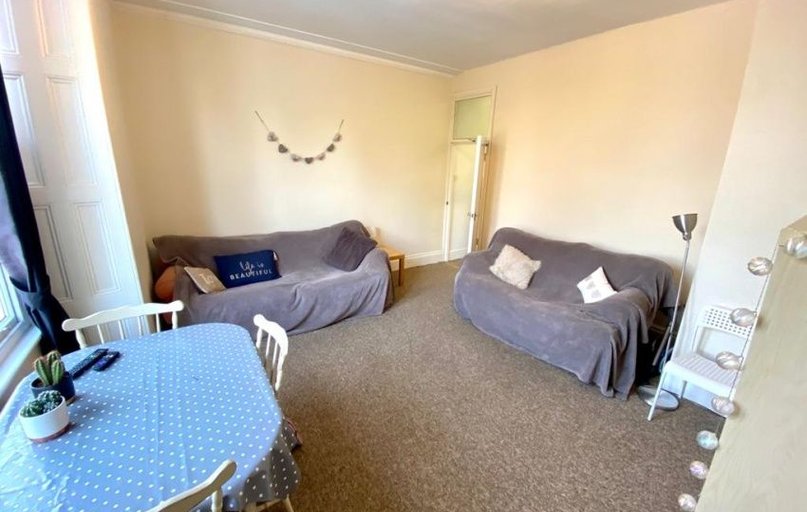 Flat D 66 Clarkegrove Road, Broomhall, Sheffield - Image 1