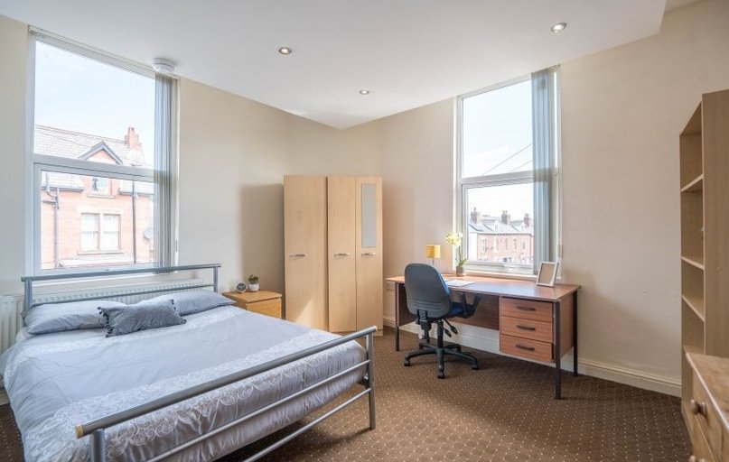 Flat 1A 341-343 Sharrowvale Road, Sharrowvale, Sheffield - Image 1