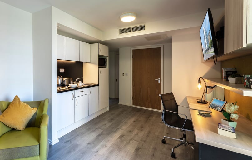 Studio - DDA/Platinum, The Lyra, Portal Way, North Acton, London - Image 1