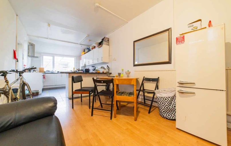 Cathays, Cardiff - Image 1