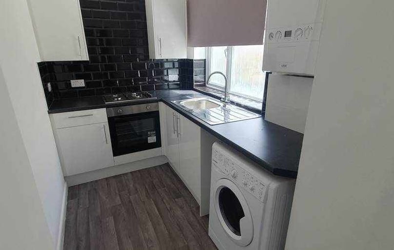  2, 18, Cathays, Cardiff - Image 1