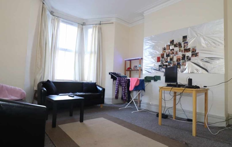 Cathays, Plasnewydd, Cardiff - Image 1