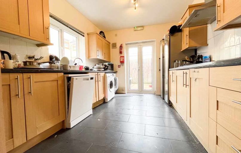 Cathays, Cardiff - Image 1