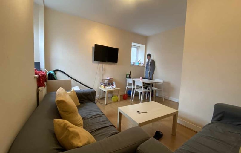 Roath, Plasnewydd, Cardiff - Image 1