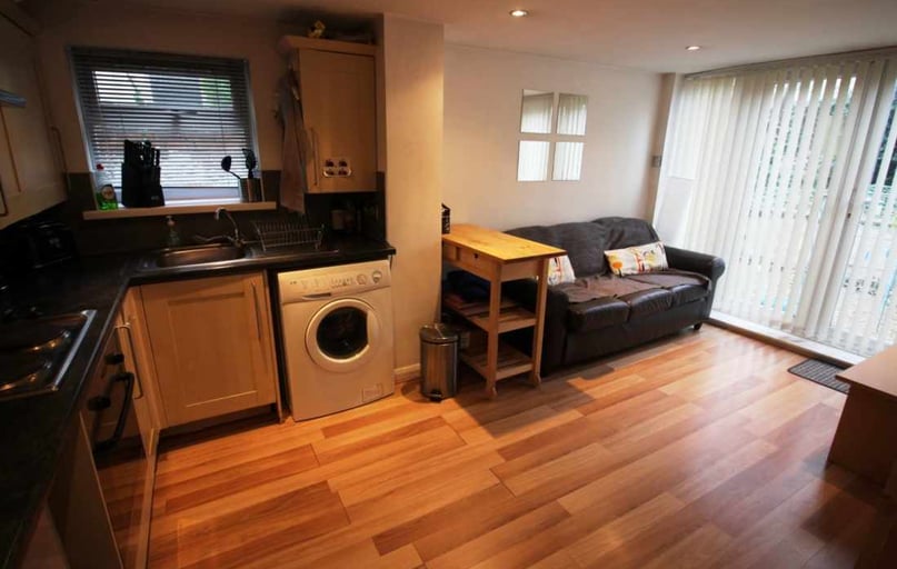 Roath, Plasnewydd, Cardiff - Image 1