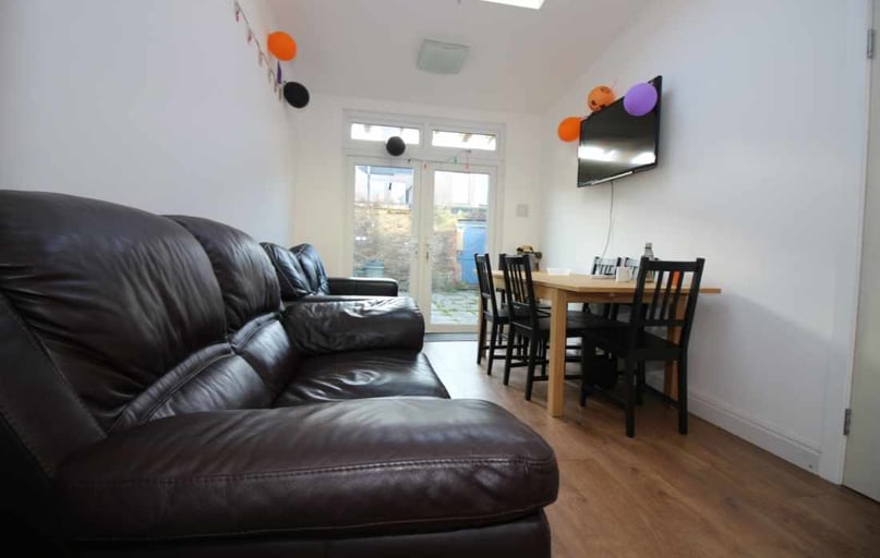 Cathays, Cardiff - Image 1