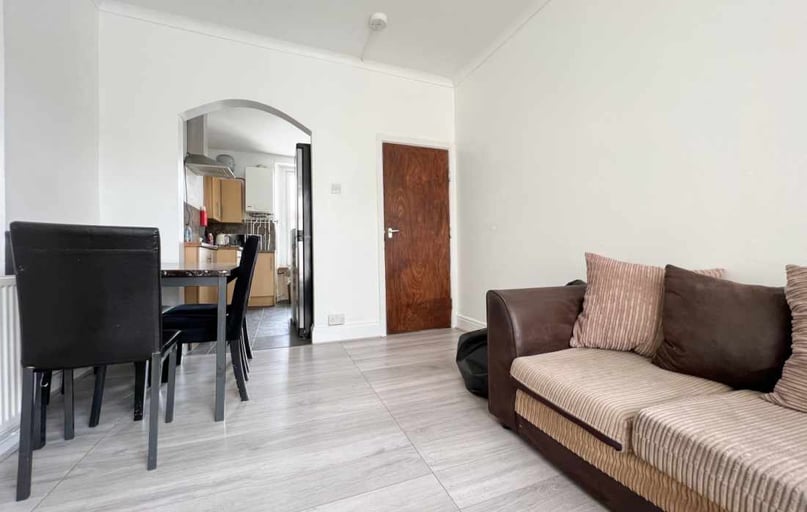 Cathays, Plasnewydd, Cardiff - Image 1