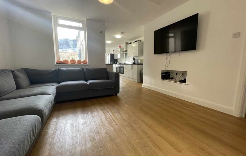 Cathays, Plasnewydd, Cardiff - Image 1