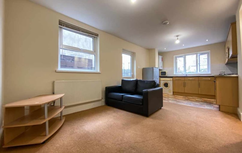 Roath, Plasnewydd, Cardiff - Image 1