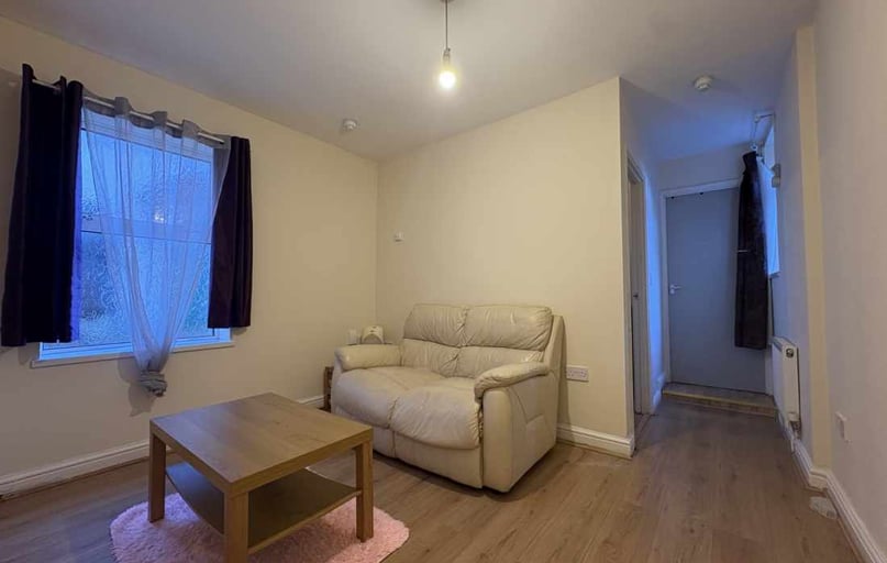 Roath, Plasnewydd, Cardiff - Image 1