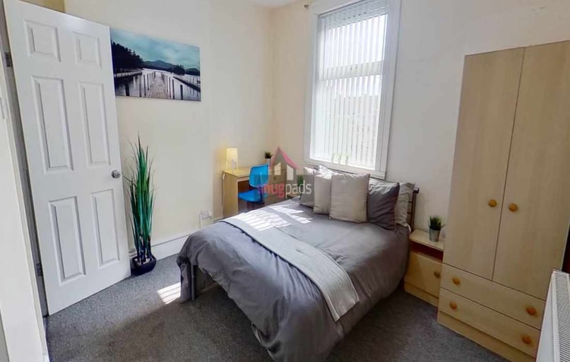 Salford, Ellesmere Park - Image 1