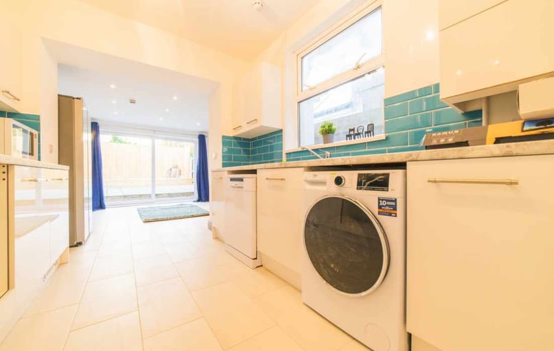 Cathays, Cardiff - Image 1