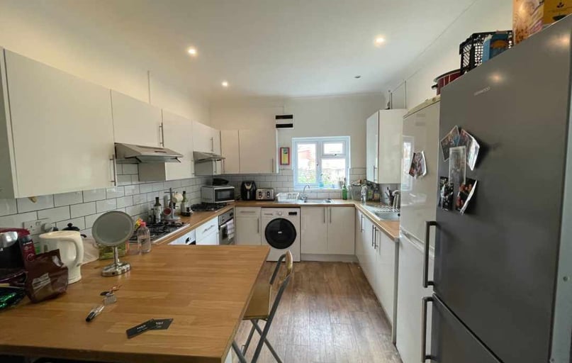 Cathays, Plasnewydd, Cardiff - Image 1