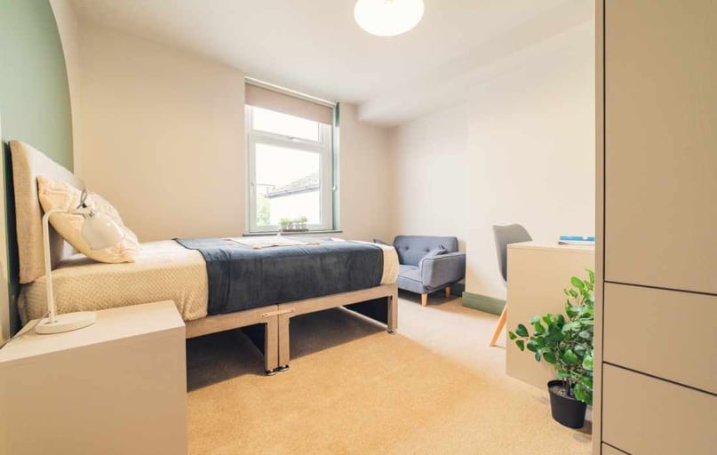 Splott, Cardiff - Image 1