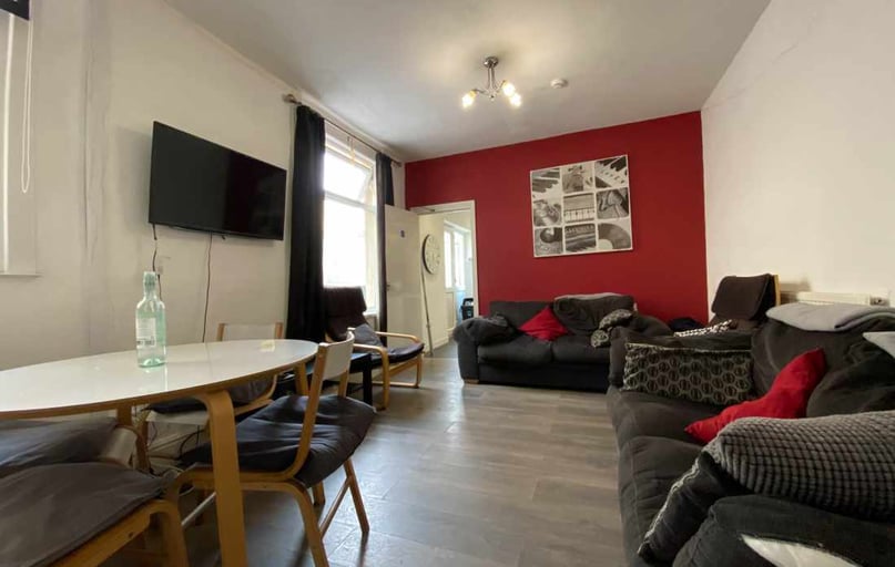 Cathays, Plasnewydd, Cardiff - Image 1