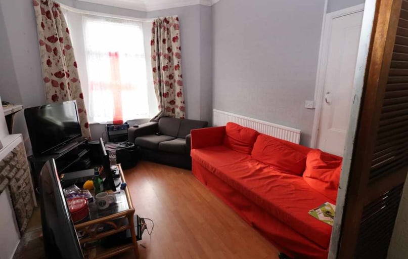 Cathays, Cardiff - Image 1