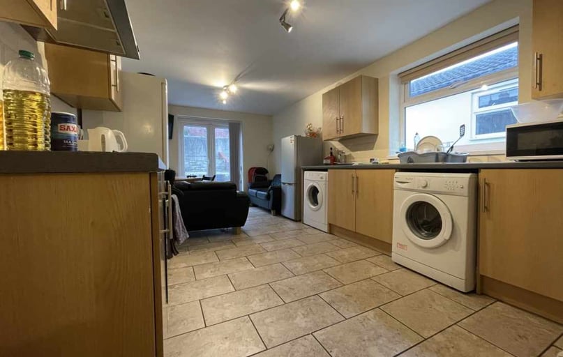 Cathays, Cardiff - Image 1