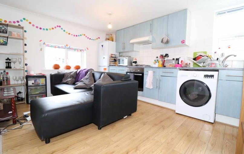 Cathays, Plasnewydd, Cardiff - Image 1