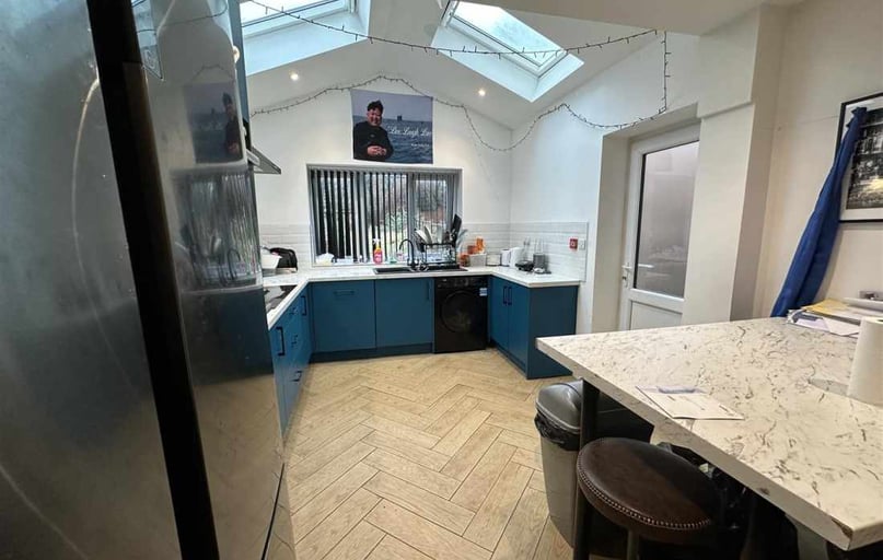 Arnold Street, California, Derby - Image 1