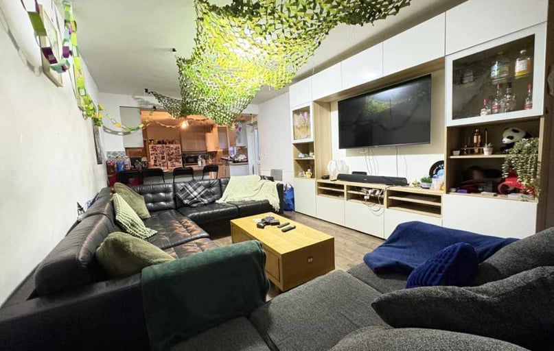 Cathays, Plasnewydd, Cardiff - Image 1