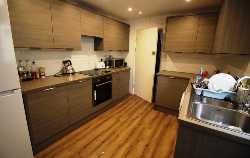 Cathays, Plasnewydd, Cardiff - Image 1