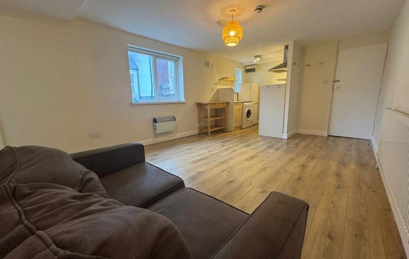 Roath, Plasnewydd, Cardiff - Image 1