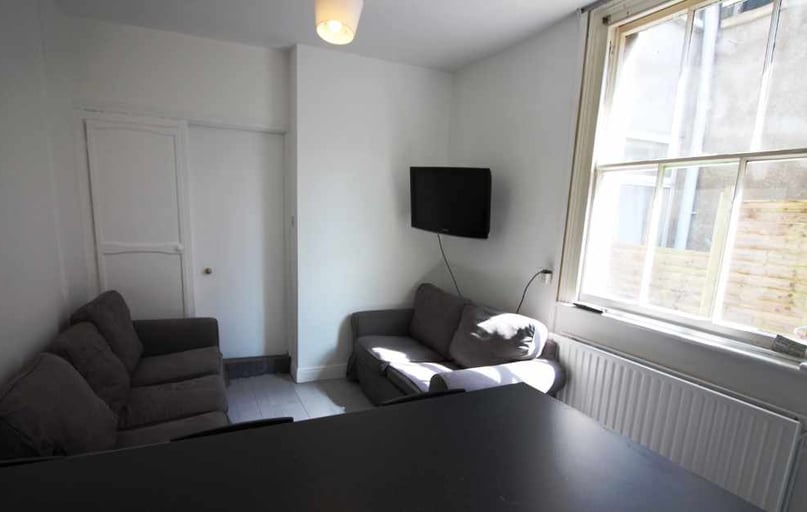 Cathays, Cardiff - Image 1