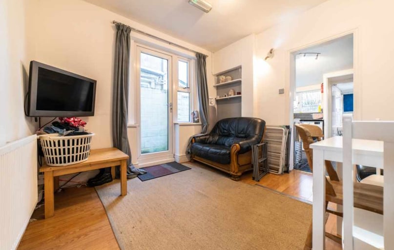 Roath, Plasnewydd, Cardiff - Image 1