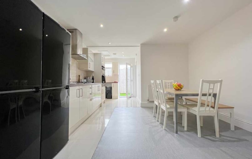 Roath, Plasnewydd, Cardiff - Image 1