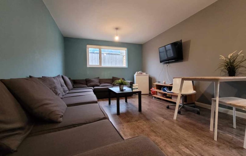 Cathays, Plasnewydd, Cardiff - Image 1