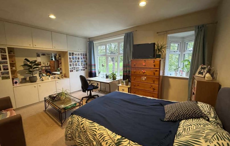 Victoria Park Road, Clarendon Park, Leicester - Image 1