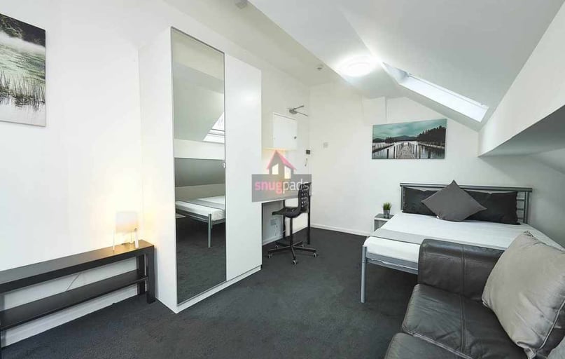 Salford, Ellesmere Park - Image 1