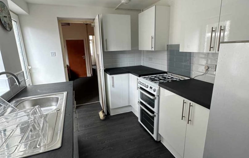Roath, Plasnewydd, Cardiff - Image 1
