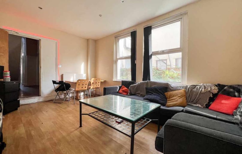 Roath, Cathays, Cardiff - Image 1