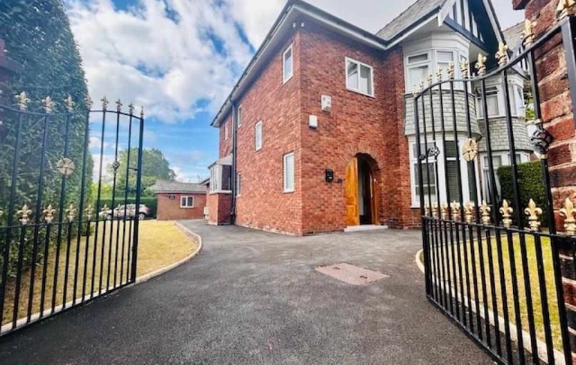 Victoria Road, Deepdale, Preston - Image 1