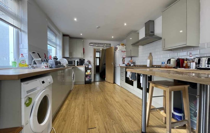 Cathays, Plasnewydd, Cardiff - Image 1
