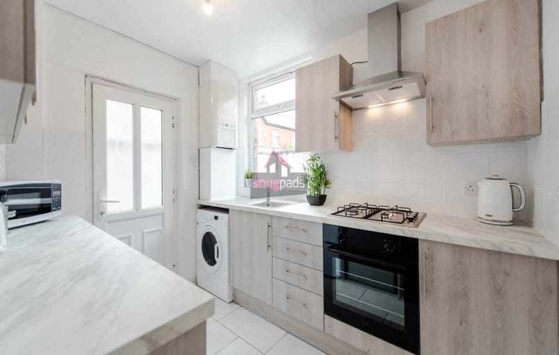 Salford, Irlams O' Th' Height - Image 1